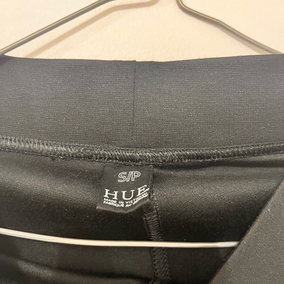 Black leggings with metallic detailing on the sides. - Picture 2 of 4